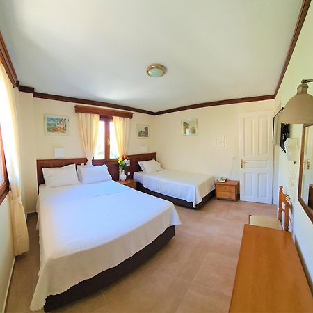 سبيتسيس Kastro Hotel الغرفة الصورة