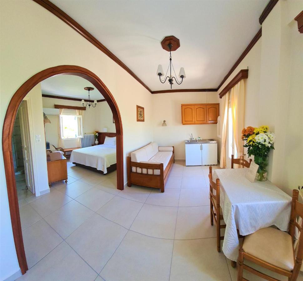 سبيتسيس Kastro Hotel الغرفة الصورة