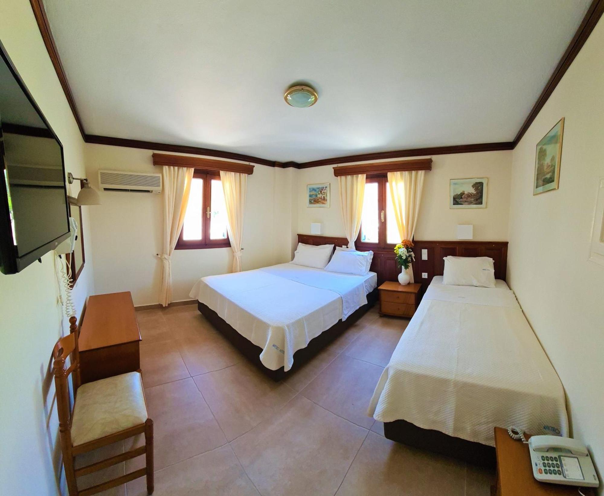 سبيتسيس Kastro Hotel الغرفة الصورة