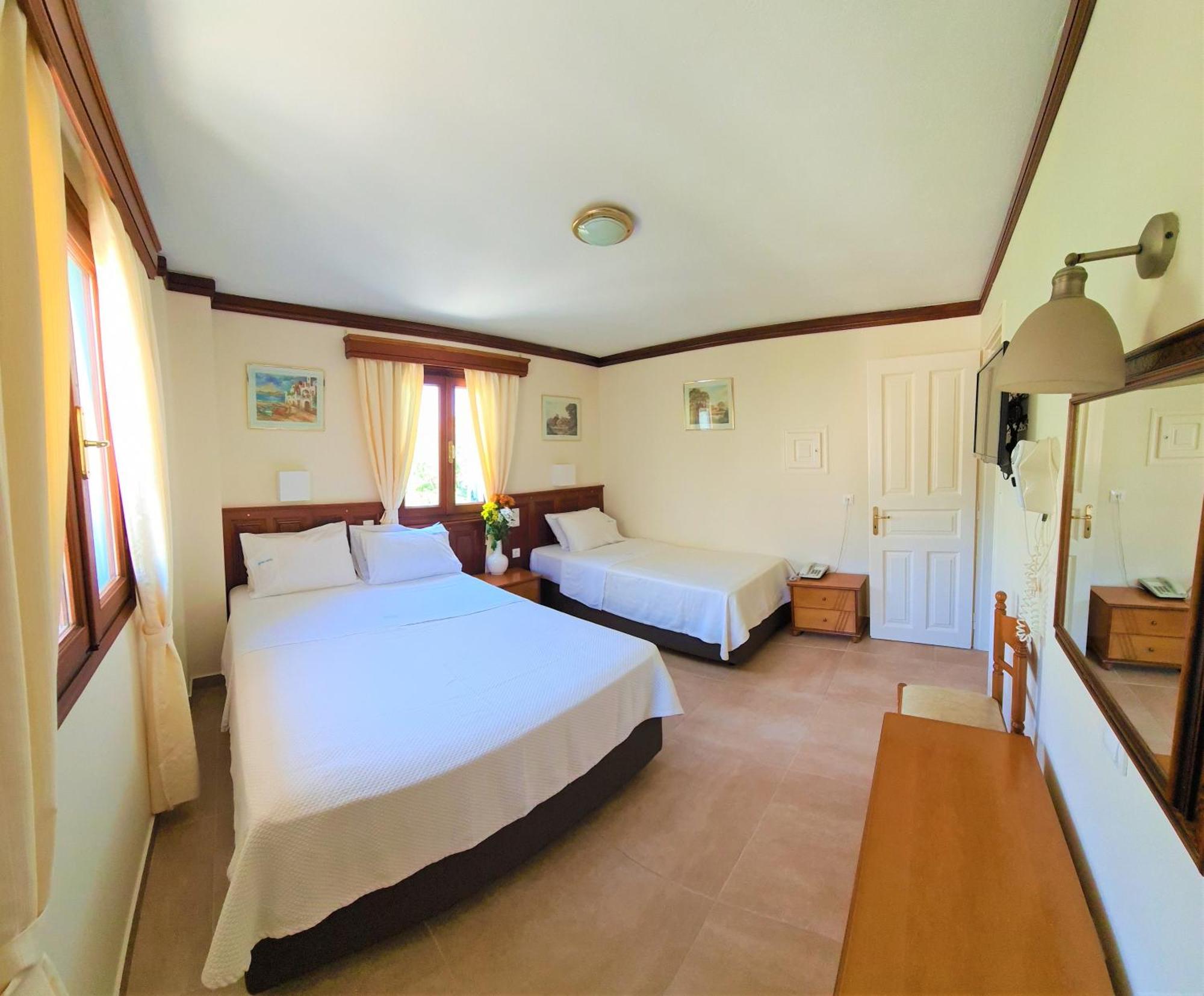 سبيتسيس Kastro Hotel الغرفة الصورة